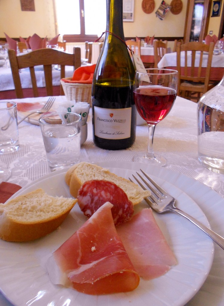 A quick and mouthwatering appetizer accompanied by an amazing wine