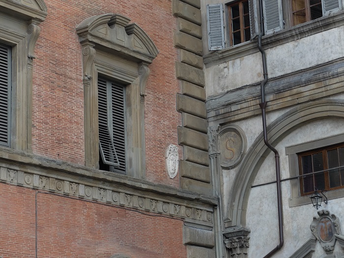 window never closes piazza annunziata Florence 