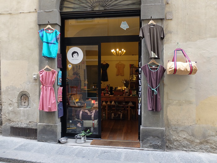 Living in the oltrarno means I can shop at places like this daily! 