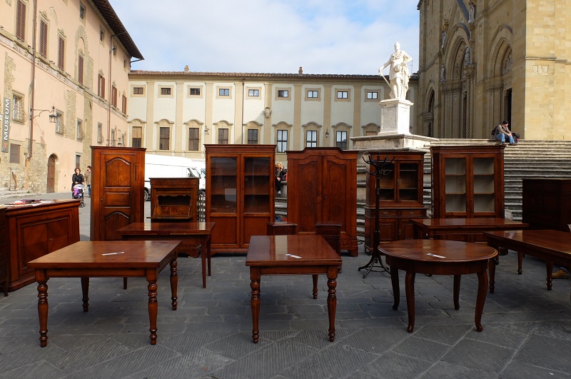 Arezzo antique market grand entrance, in front of the Duomo cathedral