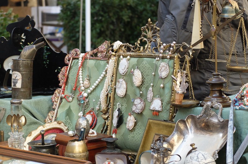 39 Photos To Inspire A Visit To Arezzo s Antique Fair Girl in