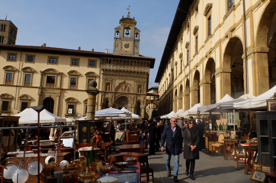 arezzo antique fair: photo by Georgette Jupe