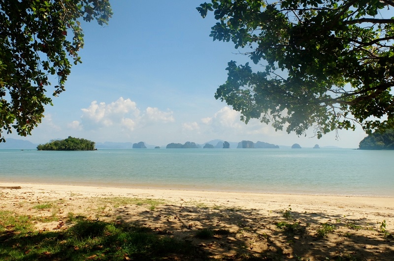 Look mom, no people on this pristine beach! 