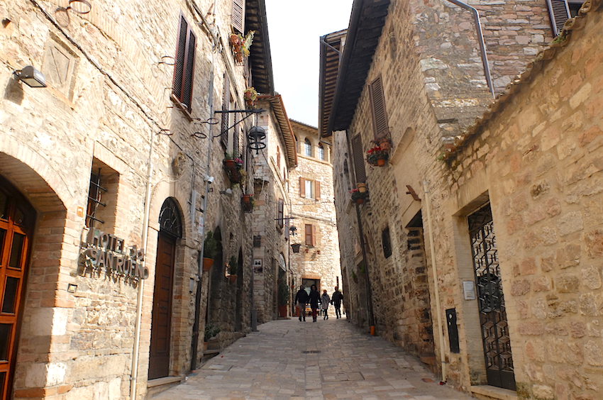 assisi streets - girlinflorence