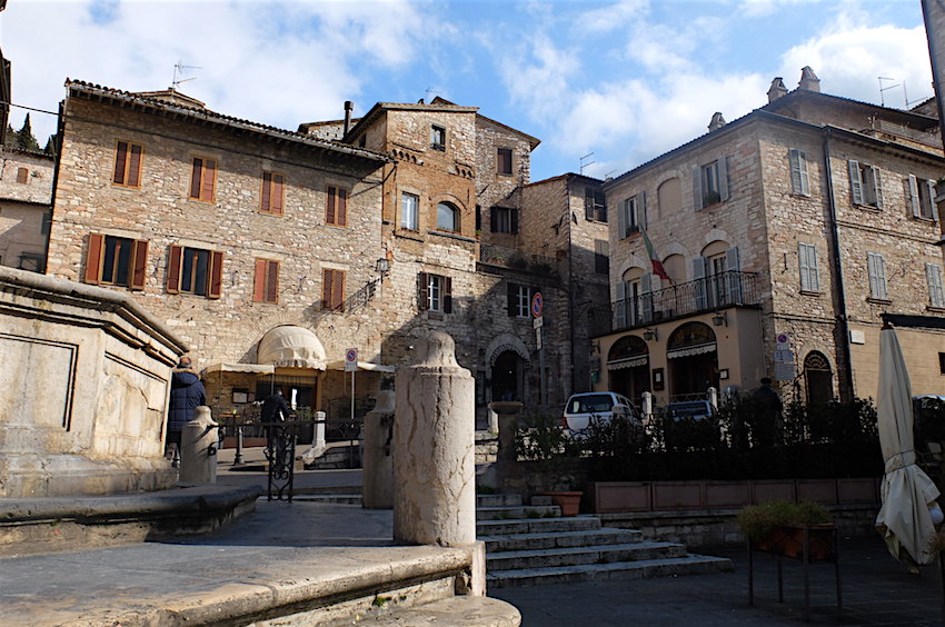 in the heart of Assisi, piazza del comune 