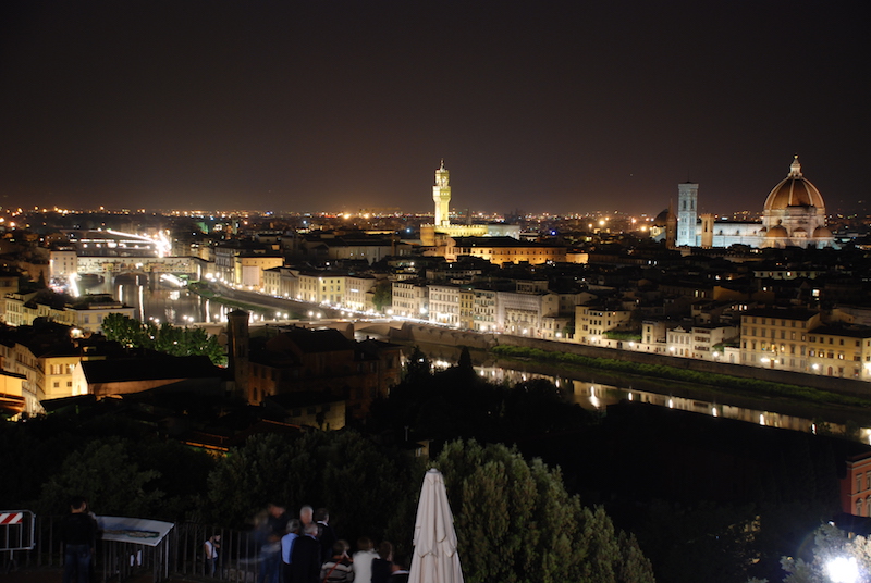 Florence by night, photo by: wikimedia commons 