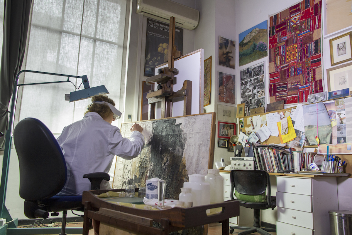 Florentine restoration artist Rossella Lari. Photo by Francesco Cacchiani (Bunker Films) 