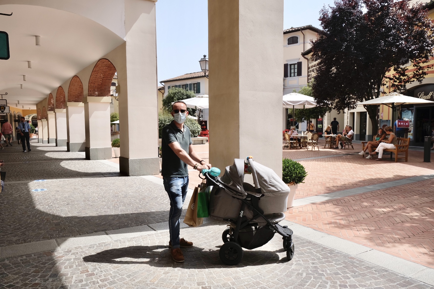 Barberino Designer Outlet  Au cœur de la Toscane, l'endroit parfait pour  faire du shopping.